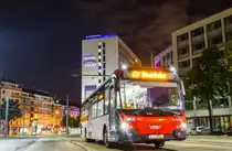 Noch fast werksneu konnte Wagen 7810 der Rheinbahn, ein VDL Citea der zweiten Lieferserie, am 10. September 2017 auf dem Pausenplatz Kurfürstenstraße, in der Nähe des Düsseldorfer Hauptbahnhofs, aufgenommen werden, bevor es für ihn für vier Runden auf den NachtExpress 6 ging.