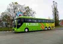 MAN Lion's Coach von Flixbus -Der Schmidt, ''Take me to Brussels'' am ZOB -Berlin im November 2017.