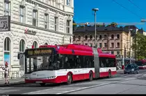 Obus Salzburg Trollino 313 am 26. Mai 2017 beim Mirabellplatz.