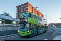 Arriva Bus B5LH mit Wright Aufbau am 18. August 2017 am Busbahnhof Liverpool One.
