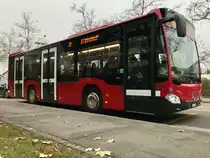 Bernmobil C2 K 432 am 16.11.17 bei der Haltestelle Riedbachstrasse am warten.