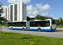 Mercedes-Benz Citaro III C2 Gelenkbus '377' der Rostocker Straßenbahn AG (RSAG) Linie 49, hier am Rostocker Hauptbahnhof im August 2017.