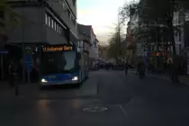 Linie 11 zum Holtenser Berg an der Haltestelle Weender Str. Ost. Göttingen 17.11.2017 16:48 Uhr
