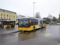 Postauto - Mercedes Citaro BE 666083 bei Regen in Lyss am warten auf Fahrgäste am 11.11.2017