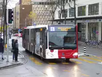 tpf - Mercedes Citaro Nr.558 FR 300414 unterwegs in der Stadt Freiburg bei den Haltestellen vor dem Bahnhof in Freiburg am 11.11.2017
