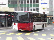 tpf - Volov 8700 Nr.74 FR 300230 unterwegs in der Stadt Freiburg bei den Haltestellen vor dem Bahnhof in Freiburg am 11.11.2017
