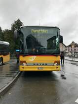 Front der Setra 315 UL auf dem Bahnhofplatz Stans am 25.11.17.