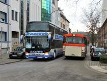 Setra Kantic Doppeldecker trifft auf VGF Mercedes Benz O305 am 09.12.17 in Frankfurt am Main