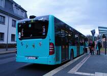 VGF/ICB Mercedes Benz Citaro 1 Facelift als Nikolaus Express am 09.12.17 in Frankfurt Schwanheim 