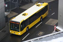 Ein MB O530 der 2. Generation von Mesenhohl-Bus am Düsseldorfer Flughafen mit der Wagennummer 9174 auf der Linie SB51 nach Kaarst-Mitte | 09.12.2017