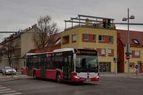 Wiener Linien NL220MB 8204 auf der Linie 27A bei der Sebaldgasse, 11.12.2017