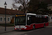 Wiener Linien NL220MB 8203 auf der Linie 27A in der Haltestelle Leopoldauer Platz, 11.12.2017