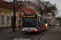 Wiener Linien NL220MB 8198 auf der Linie 27A am Leopoldauer Platz, 11.12.2017