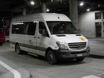 tpf - Mercedes Sprinter Nr.497 FR 301514 bei den Bushaltestellen unter dem SBB Bahnhof in Freiburg am 07.12.2017