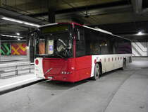 tpf - Volvo 8700  Nr.54 FR 300267 bei den Bushaltestellen unter dem SBB Bahnhof in Freiburg am 07.12.2017