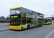 MAN Lion's City DD der BVG, Wagen '3142' (m. Astabweiser)  als X10 in Berlin /Hertzallee im Dezember 2017.