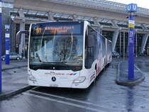 Rottal Auto AG - Mercedes Citaro  Nr.35  LU  15727 bei den Bushaltestellen vor dem Bahnhof Luzern am 09.12.2017