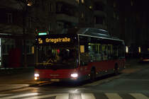 Wiener Linien NL273T3 8686 auf der Linie 5A in der Haltestelle Friedrich-Engels-Platz, 13.12.2017