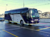 Volvo Reisecar unterwegs in Luzern am 09.12.2017 