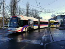 VBL - Trolleybus Nr.238 unterwegs auf der Linie 2 vor dem Bahnhof in Luzern am 09.12.2017
