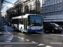 VBL - Scania  Nr.612  LU 202612 unterwegs auf der Linie 11 vor dem Bahnhof in Luzern am 09.12.2017