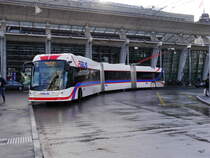 VBL - Trolleybus Nr.407 unterwegs auf der Linie 2 vor dem Bahnhof in Luzern am 09.12.2017