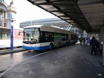 VBL - Trolleybus Nr.213 bei den Bushaltestellen vor dem Bahnhof in Luzern am 09.12.2017