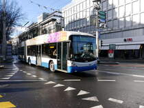 VBL - Trolleybus Nr.214 unterwegs auf der Linie 7 in Luzern am 09.12.2017