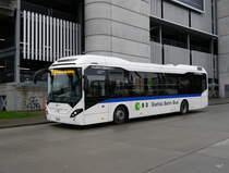 Glattal.Bahn.Bus - Volvo 7900 Hybrid  Nr.63  ZH  634612 vor dem Flughafen Kloten am 23.12.2017