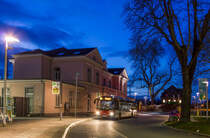 Am späten Nachmittag des 13.1.2018 konnte Wagen 7836 der Rheinbahn auf seiner Fahrt als Linie 784 nach Wuppertal-Vohwinkel am S-Bahnhof in Hilden fotografiert werden.