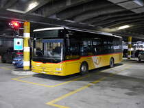 Postauto - MAN Lion`s City BE 729424 bei den Postauto Haltestellen auf den Dach des SBB Bahnhof Bern am 06.01.2017 