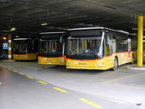 Postauto - MAN Lion`s City BE 832542 bei den Postauto Haltestellen auf den Dach des SBB Bahnhof Bern am 06.01.2017 