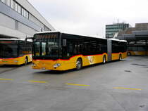Postauto - Mercedes Citaro BE 734631 bei den Postauto Haltestellen auf den Dach des SBB Bahnhof Bern am 06.01.2017