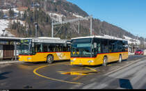 Zwei bereits etwas ältere Postauto Citaro in leicht abweichender Lackierung am 24. Dezember 2017 am Bahnhof Reichenbach im Kandertal.