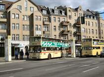 Hochbetrieb mit hist. Bussen an der Hst. U-Bhf. Alt-Tegel, 13. 9. 2008
