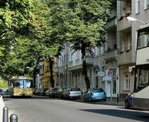 MERCEDES-Stadtbus unterwegs vom S-Bhf. Tegel zum U-Bhf. Alt-Tegel und auch der Gegenverkehr kommt gerade, 13. 9. 2008