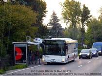 BVO 33/8807 MEK-BV 16 MAN N� 313, Chemnitz-Adelsberg; normalerweise ist dieser Bus um Olbernhau bis an die tschechische Grenze aktiv, kommt aber nun gelegentlich auch nach Chemnitz. Das Haltestellenhaus hat vor l�ngerer Zeit jemand beim anhalten geholfen.