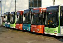 Drei MAN Lion's City (1.& 3. von links, sowie 1. v.rhs.) für FYNBus.dk neben anderen MAN Fahrzeugen, Berlin -Spandau im Januar 2018