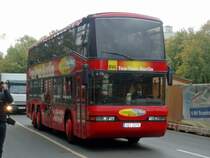 Bus B-V 2076 am 2.10.08 auf der Stra�e Unter den Linden .