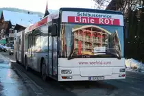 Skibus Seefeld i. T. Linie Rot von Wetterstein Reisen in Seefeld in Anfahrt auf die Haltestelle Apothekenplatz. Aufgenommen 5.2.2018.