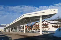 Im Zuge des Umbaues des Bahnhofs Seefeld i. T. wurde auch ein neuer Busterminal errichtet. Aufgenommen 5.2.2017.