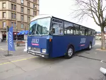 Oldtimer Saurer als Werbebus für eine Versicherung abgestellt in Yverdon les Bains am 10.02.2018