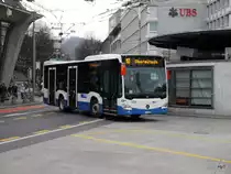 VBL - Mercedes Citaro Nr.624  LU  15088 unterwegs auf der Linie 10 in Luzern bei den Bushaltestellen vor dem SBB Bahnhof Luzern am 03.02.2018