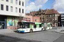 Stadtbus Kaiserslautern: Solaris Urbino 18 der SWK - Stadtwerke Kaiserslautern GmbH, aufgenommen im Februar 2018 am Hauptbahnhof in Kaiserslautern.