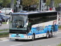 van Hool Astronef Stöcklin, près de Berne août 2017

Plus de photos sur : https://www.facebook.com/AutocarsenSuisse/ 