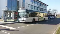 Hier der KA HT 648 von Hagro Transbus auf der Buslinie 32 zur Rossweid hier steht er an der Haltestelle Hagsfeld Süd in Karlsruhe Hagsfeld am 14.02.2018.