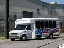 Starcraft Allstar auf Ford E450 Chassis des amerikanischen Unternehmens  Southland Charters . Aufgenommen am 23. September 2008 in Charleston, South Carolina.