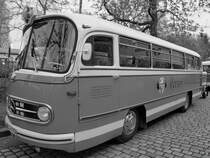 Ein Mercedes-Benz O 321 H im April 2017 in Dresden.