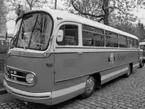 Ein Mercedes-Benz O 321 H im April 2017 in Dresden.