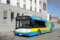 Stadtbus Kaiserslautern: Solaris Urbino 12 der SWK - Stadtwerke Kaiserslautern GmbH, aufgenommen im Februar 2018 am Hauptbahnhof in Kaiserslautern.